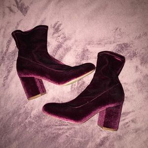 Fashion Nova Velvet Ankle bootie/heel